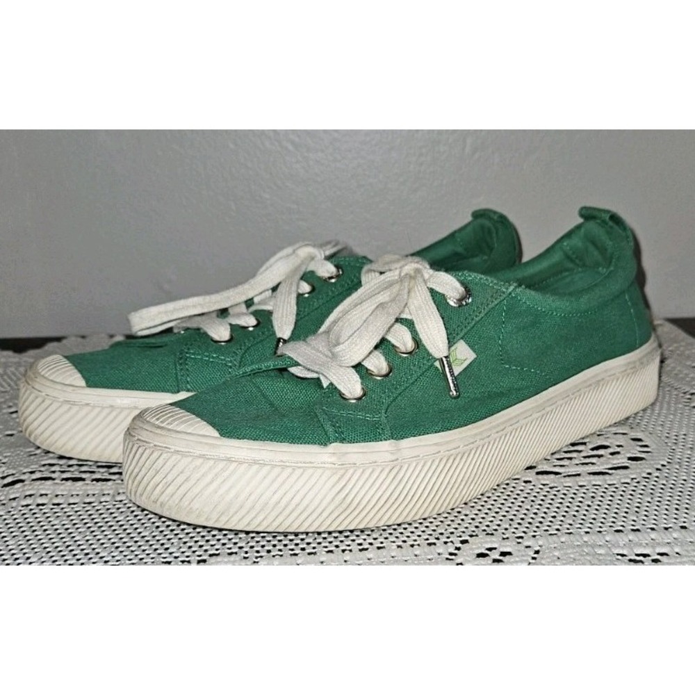 Cariuma Unisex Pantone Greenbrier OCA Low Canvas Sneakers Green Unisex W 7.5 M 6